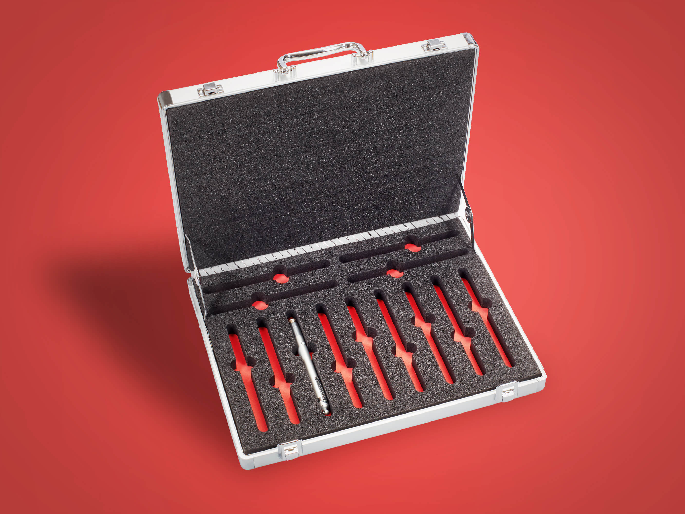 Individuelles Shadowboard im Aluminiumkoffer mit Platz für Werjzeuge