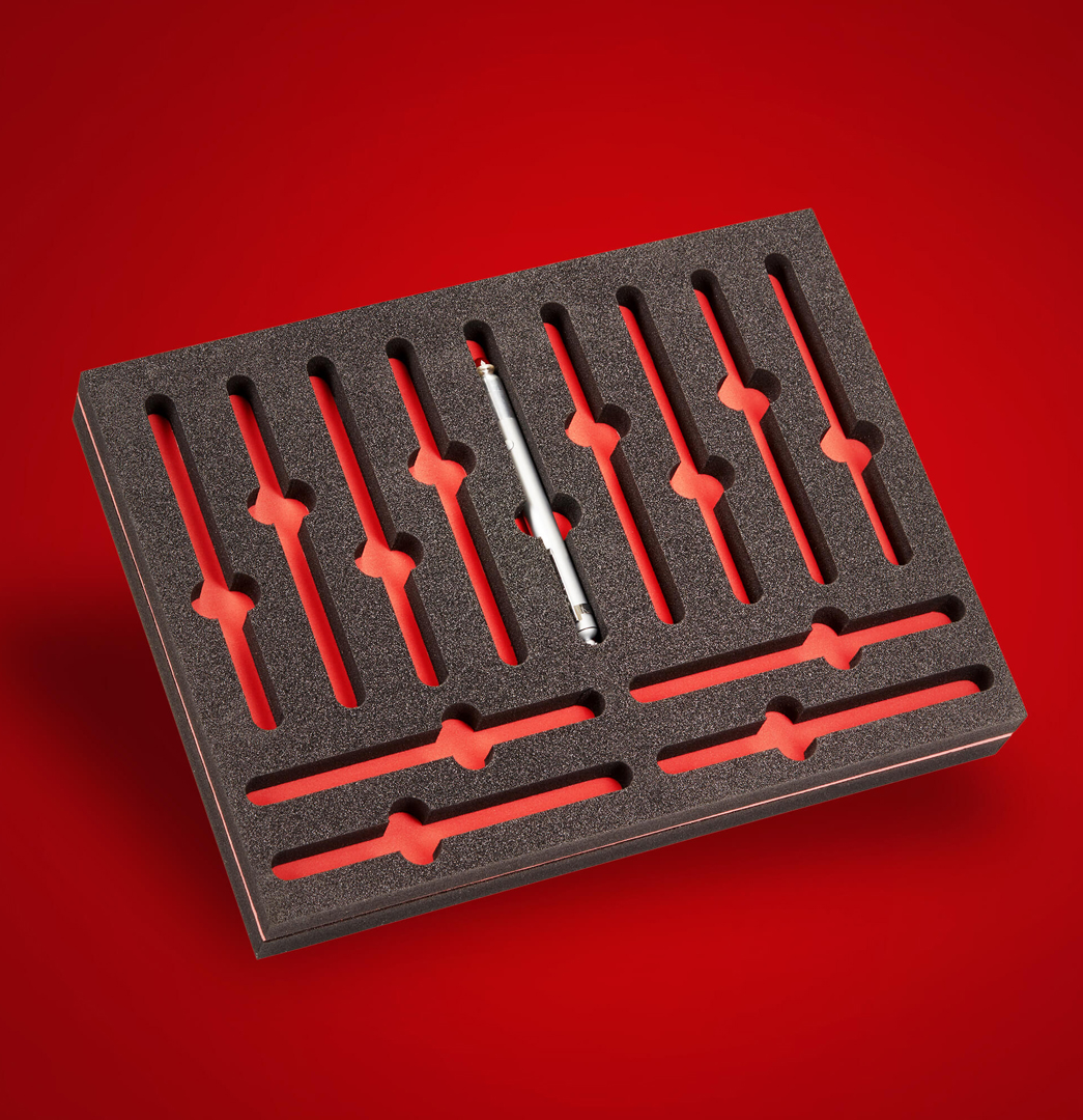 Koffereinlage mit passgenauen Aussparungen für Werkzeuge und Messgeräte von aixPAD